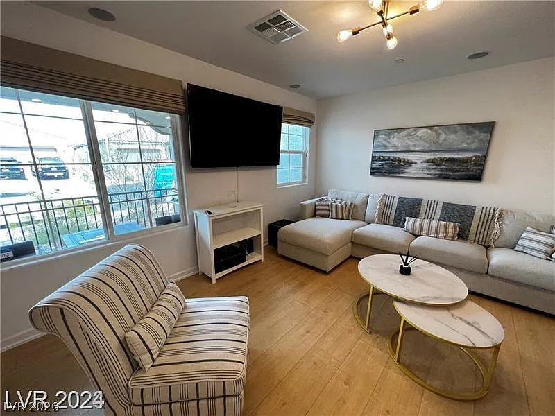 3 bed, 2.5 bath, 1338 sqft, $2,100 — Photo 3