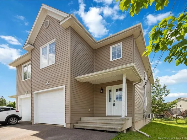 76 Gagnon Dr, Moncton, NB E1A 0B9