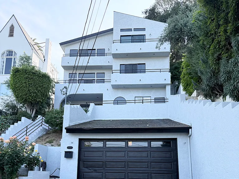 1425 Columbia Dr — Photo 1