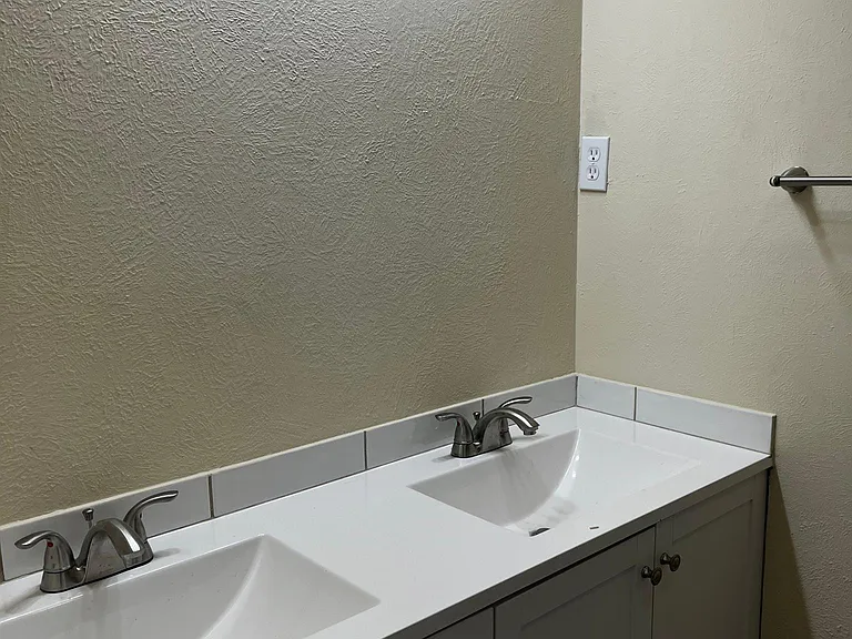 502 Worcester Way — Photo 12
