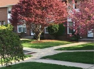 24 Hale Pl, Stamford, CT 06902