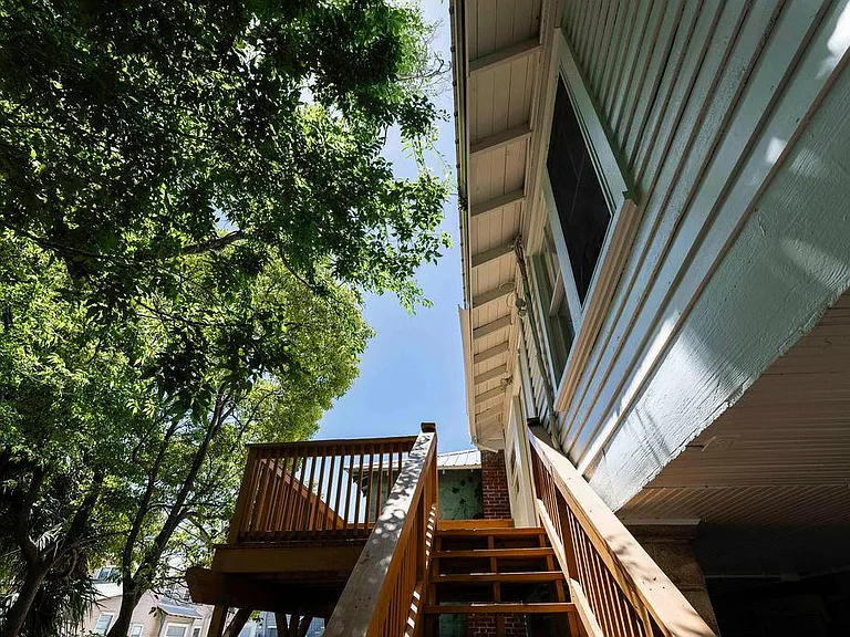 133 1/2 Oviedo St — Photo 24