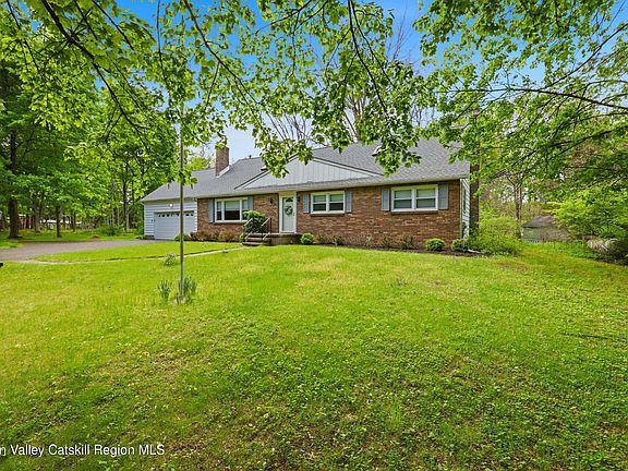 2nd image of 22 Candlewood Lane