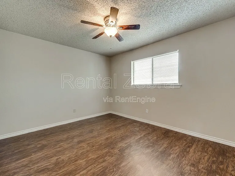 828 Haverford Ln — Photo 12