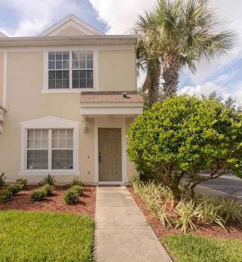 2 bed, 2.5 bath, 1100 sqft, $1,600 — Photo 1