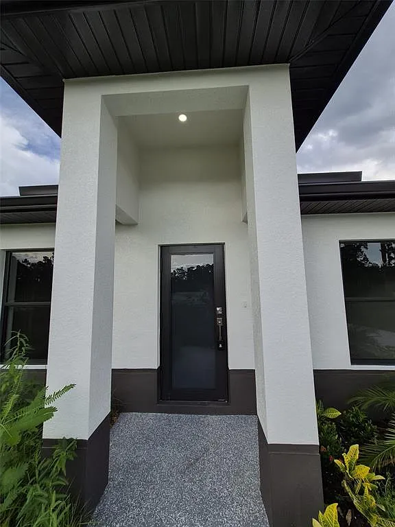 3 bed, 2.0 bath, 1094 sqft, $1,900 — Photo 1
