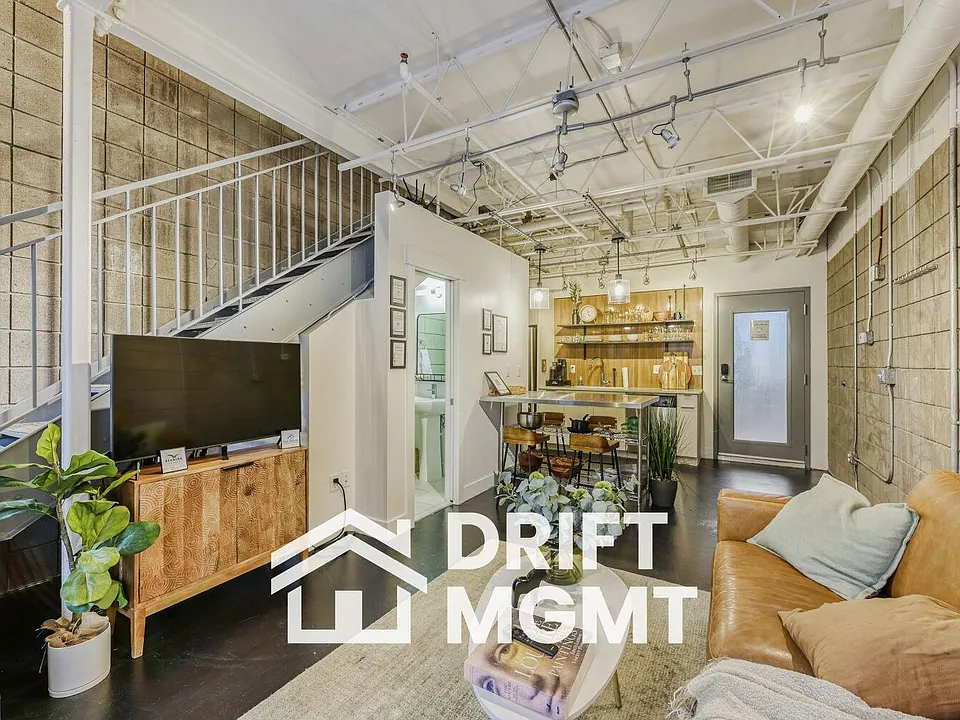 360 W Broadway #414