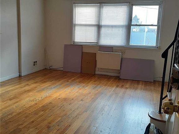 3rd image of 217-23 Hempstead Ave #2-3