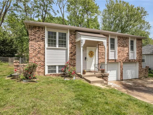 2517 NW Kingsridge Dr, Blue Springs, MO 64015
