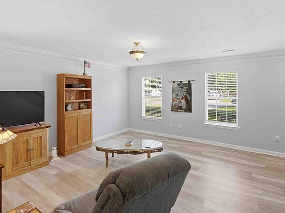5th image of 4897 Habersham Ln