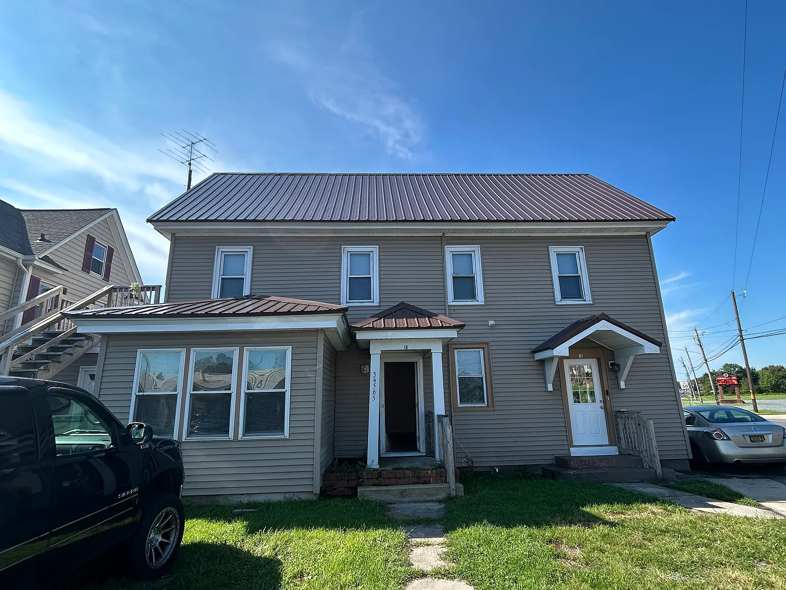 3 bed, 1179 sqft, $1,900 — Photo 1