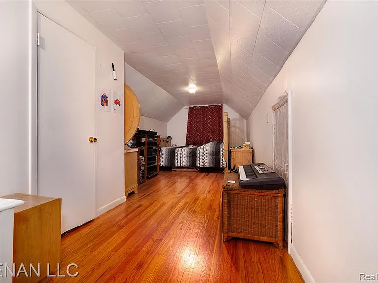 6001 Warwick St — Photo 4