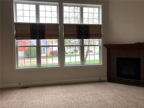 3rd image of 442 Creekside Dr
