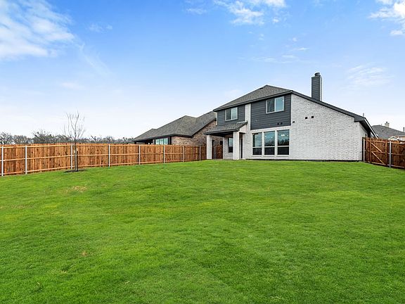 5th image of 167 Summit Ct