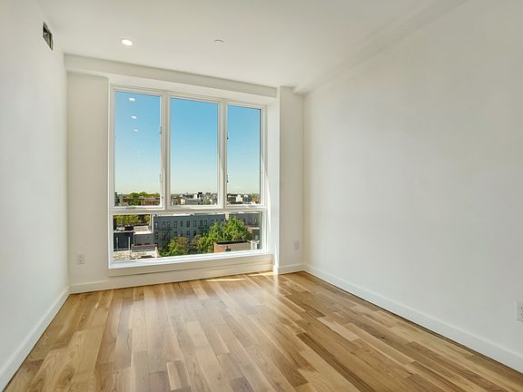 2nd image of 1515 Park Pl APT 802
