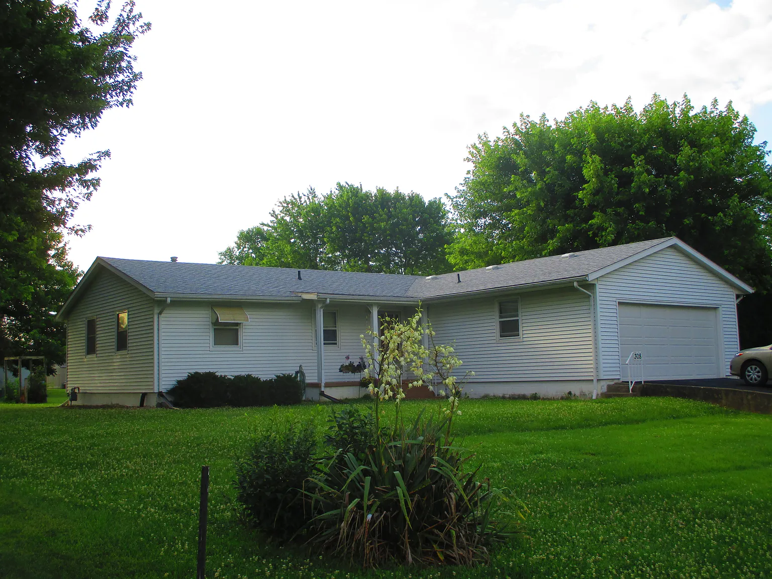 308 Delwood Dr photo 1