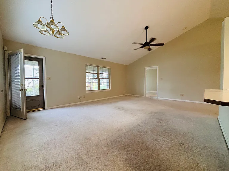 6740 Grovebelle Dr — Photo 7