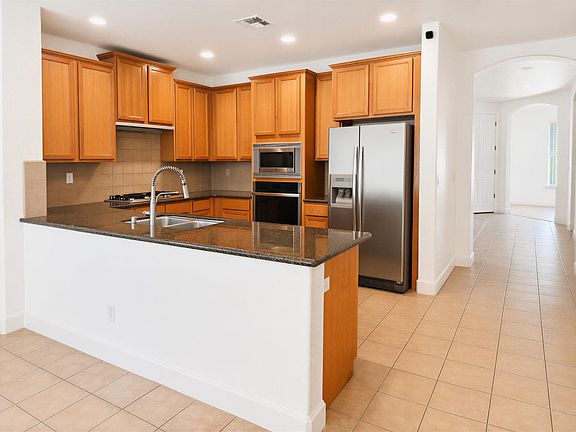 2nd image of 2212 Ragen St