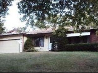 4617 Front Royal Dr, McHenry, IL 60050