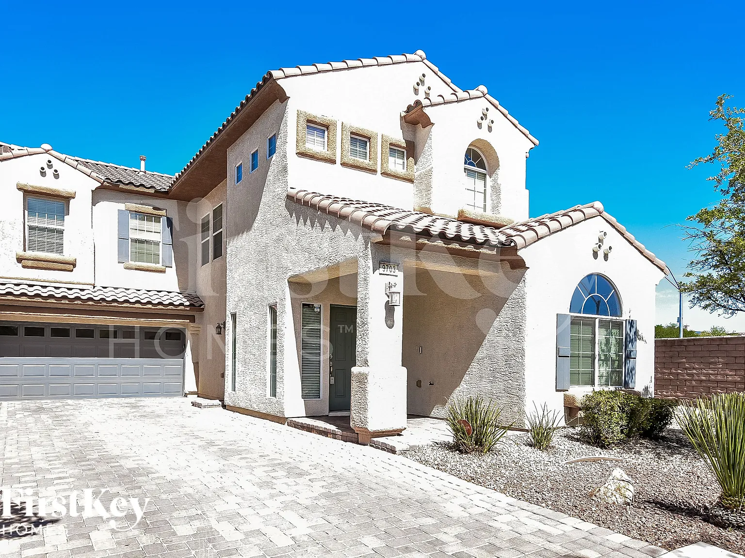 3 bed, 3.0 bath, 2102 sqft, $2,215 — Photo 3