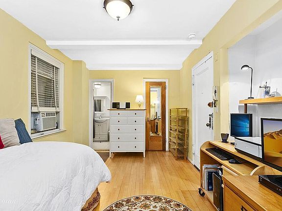 4th image of 315 E 43rd St #515