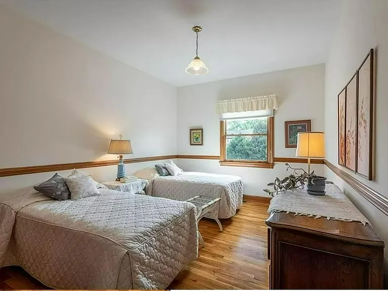 104 Woodsway Ct — Photo 4