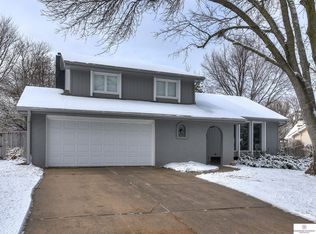 12138 Parker Cir, Omaha, NE 68154