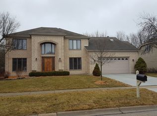 1945 Hampton Dr, Wheaton, IL 60189