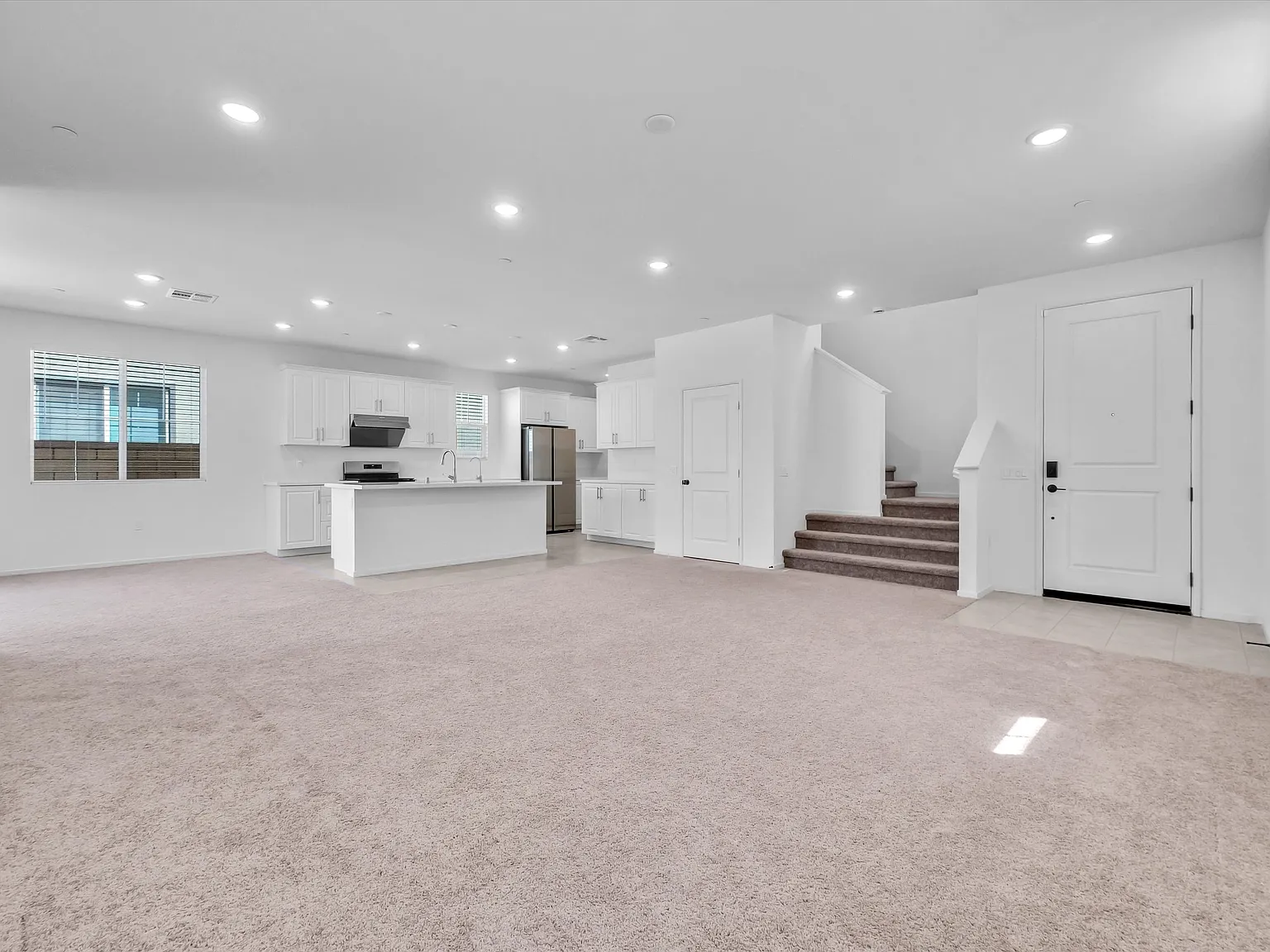 4 bed, 2360 sqft, $3,650 — Photo 2