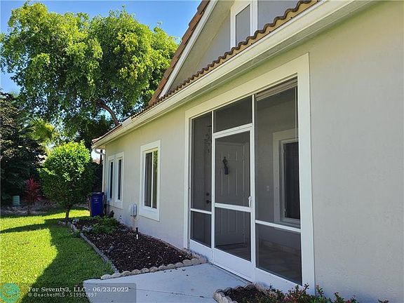 3rd image of 4639 SW 12th Pl