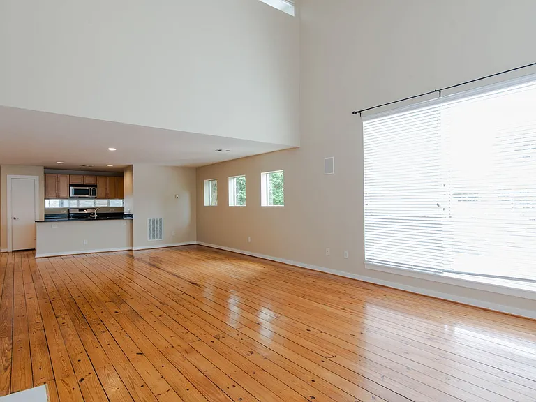 2724 Shelby Ave — Photo 9