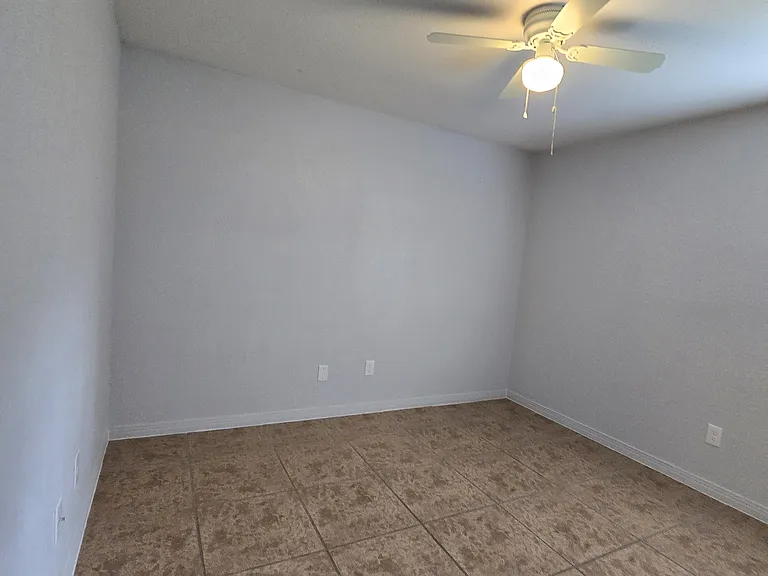 923 Bremen Ave #B — Photo 5