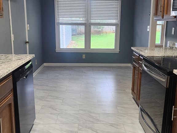 5th image of 1006 Wood Cir
