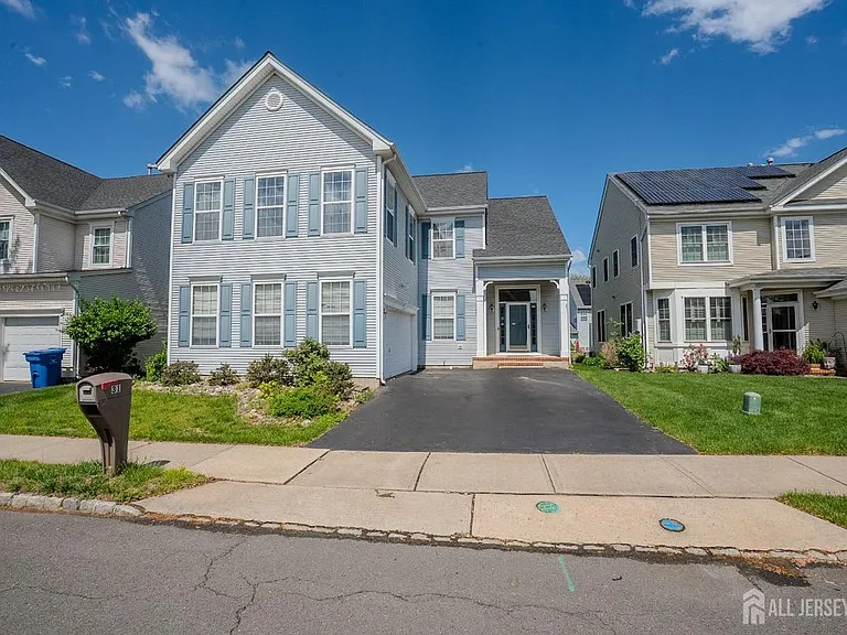 31 Hawthorn Dr — Photo 2