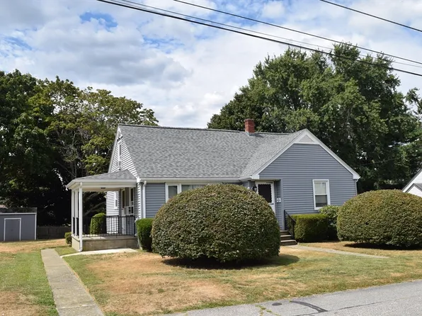 73 Jette St, Swansea, MA 02777