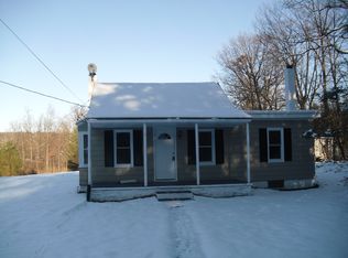 9749 Woodland Dr, Hanover, PA 17331