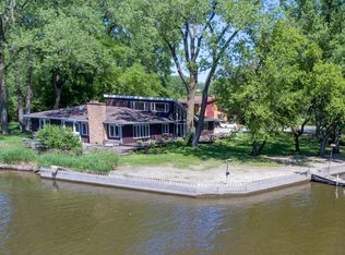 2301 W Riverside Dr, McHenry, IL 60050