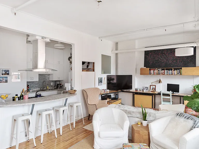 524 Harrison Ave #2 — Photo 2