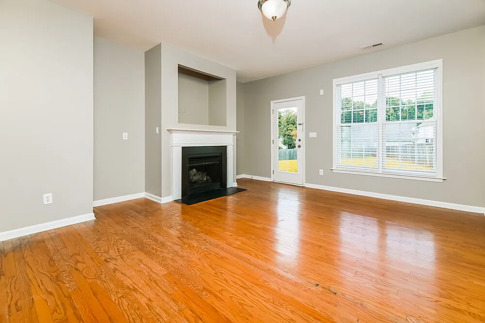 3 bed, 2.5 bath, 1670 sqft, $1,765 — Photo 4