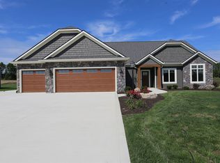 9018 River Hollow Cv, Fort Wayne, IN