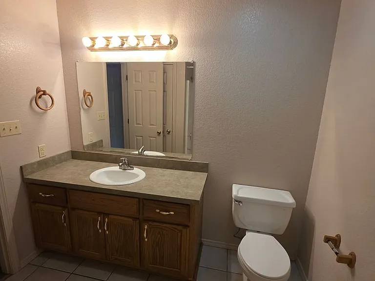 208 E F St #1 — Photo 12