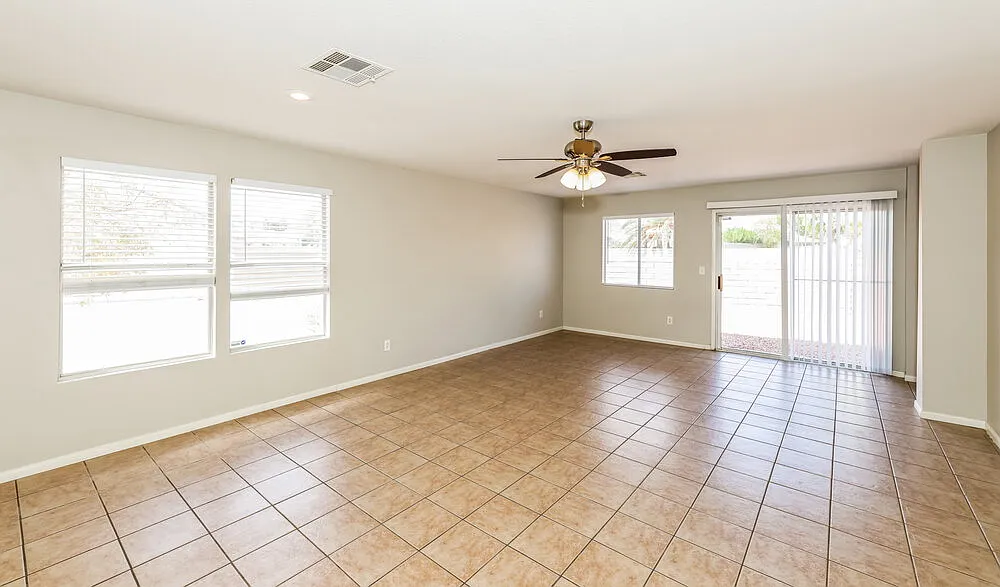 3 bed, 2.0 bath, 1317 sqft, $2,135 — Photo 4