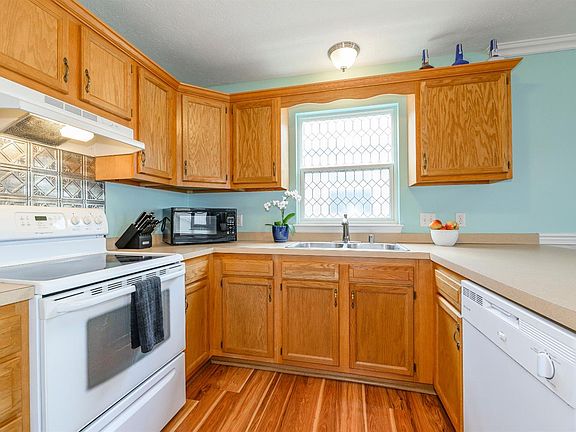 2nd image of 716 Lauren Dr