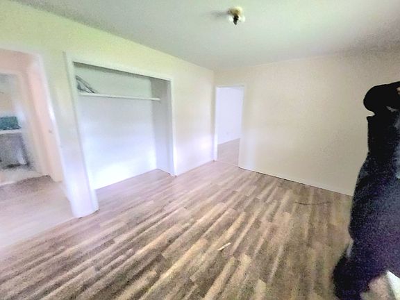 5th image of 305 Cold Spring Rd