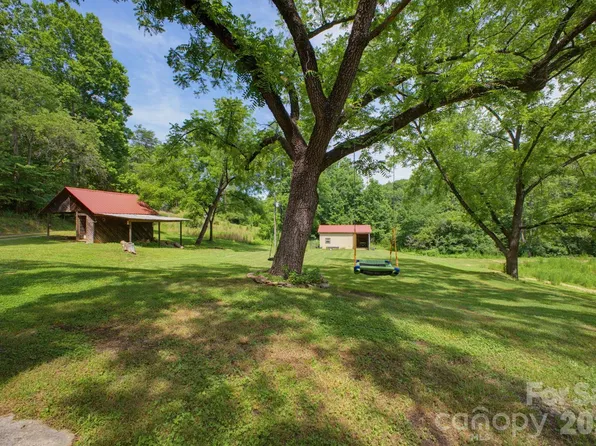 1239 W McGuinn Rd, Mill Spring, NC 28756