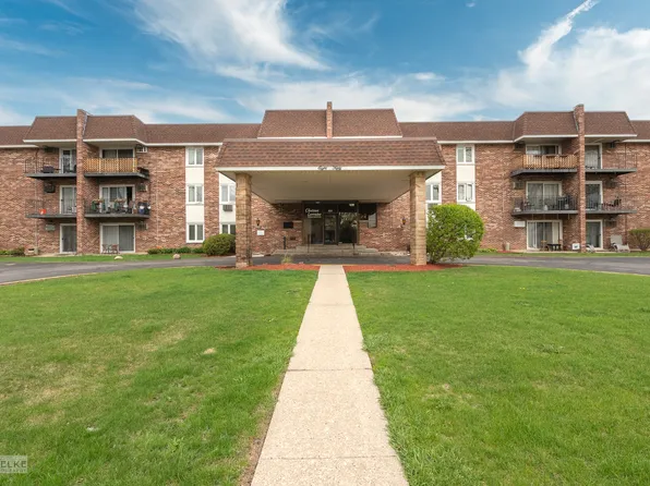 850 S Lorraine Rd APT 1A, Wheaton, IL 60189