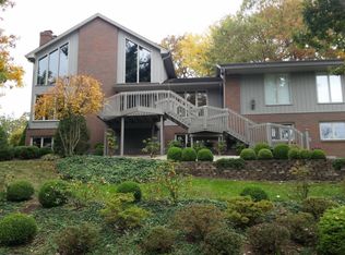 161 Camelot Dr, Huntington, WV 25701