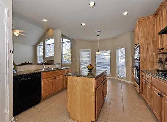 3rd image of 2913 Stonecreek Dr