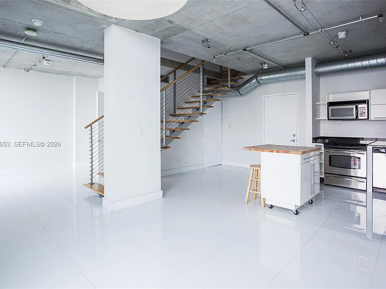 690 SW 1st Ct #Penthouse I20 — Photo 3