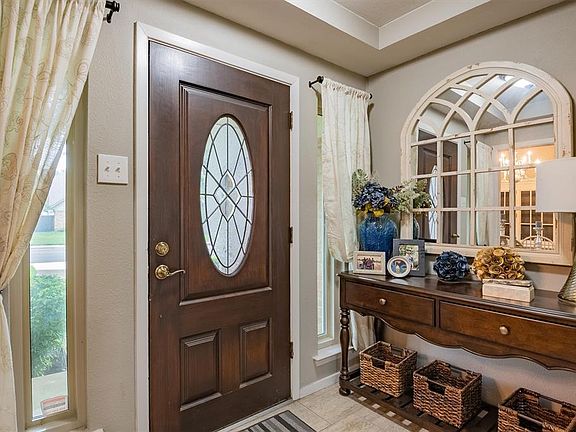 3rd image of 1830 Green Tree Ln